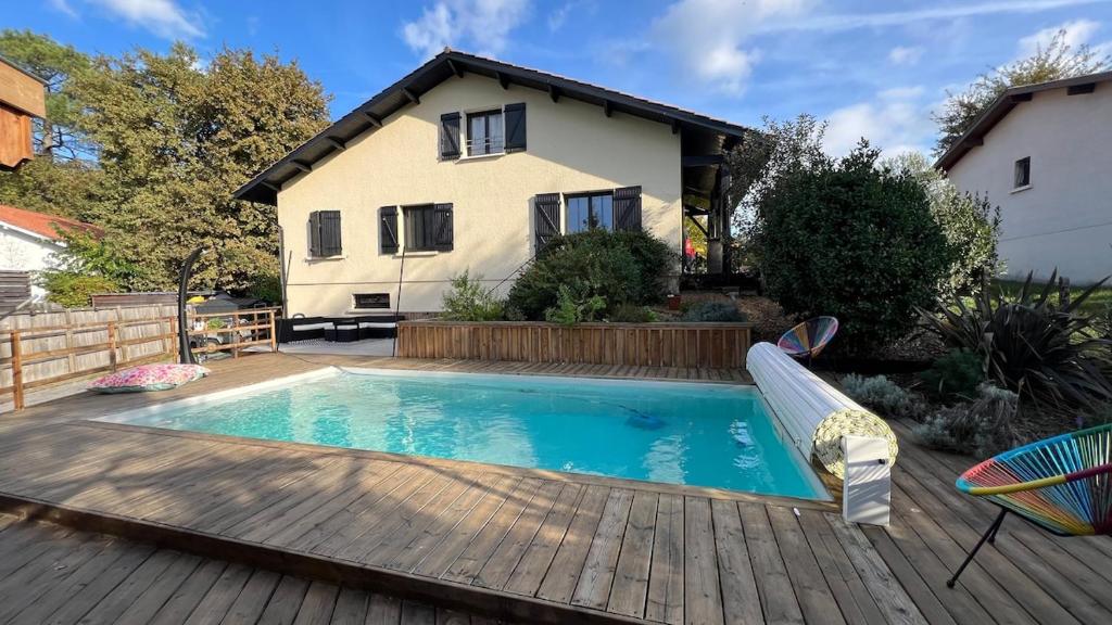 Villa sur Lege Bourg avec piscine chauffée l'été - 2