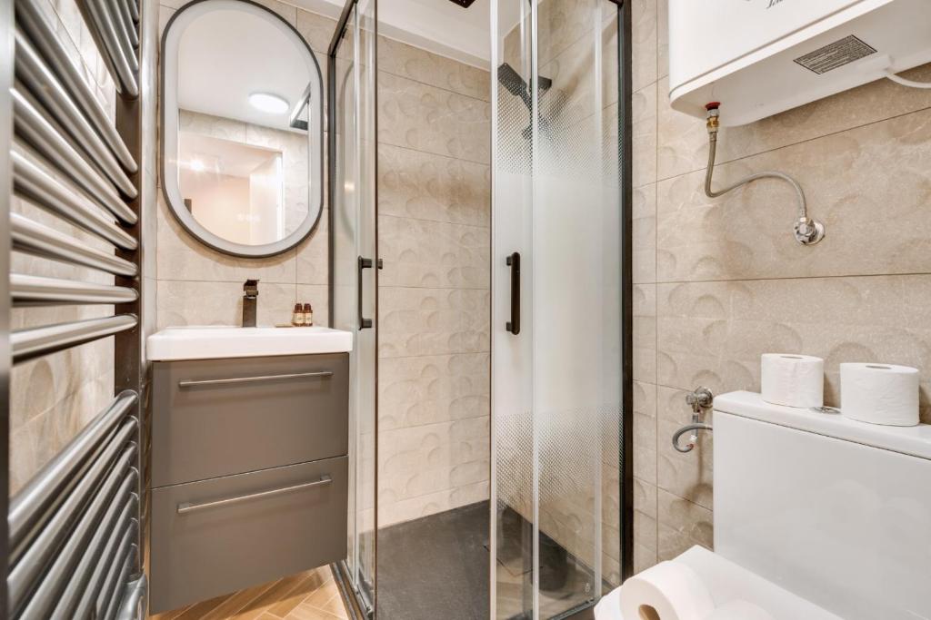 Cozy studio in the heart of historic Le Marais - 4