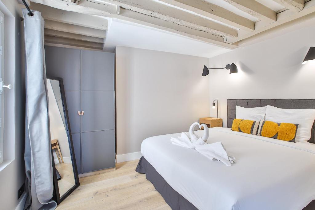 Heart of Marais a Large 1-Bedroom Apartment - 3
