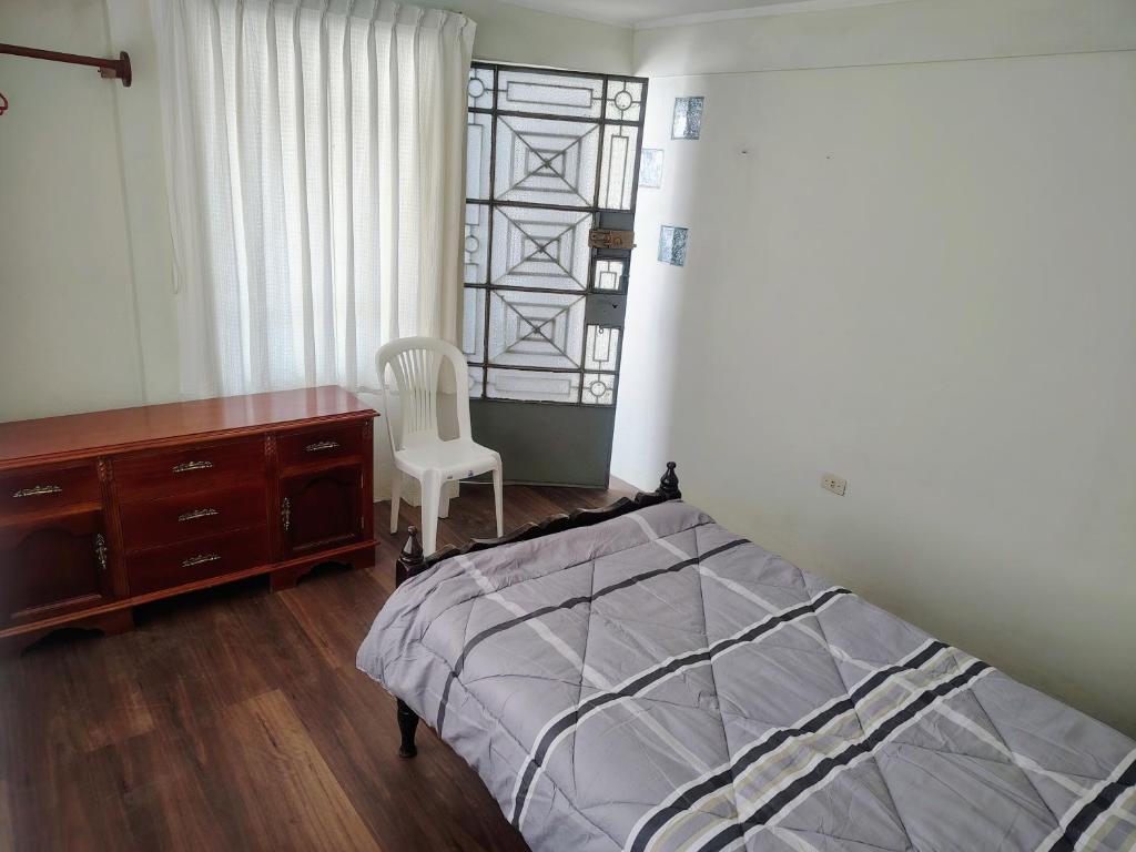 Claudia House Hz - 2
