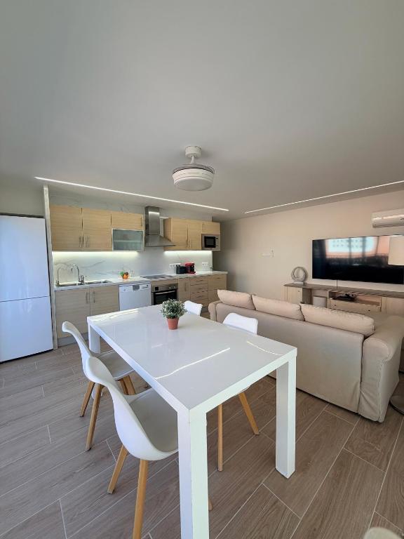 Apartamento con terraza y parking en primera línea - 3