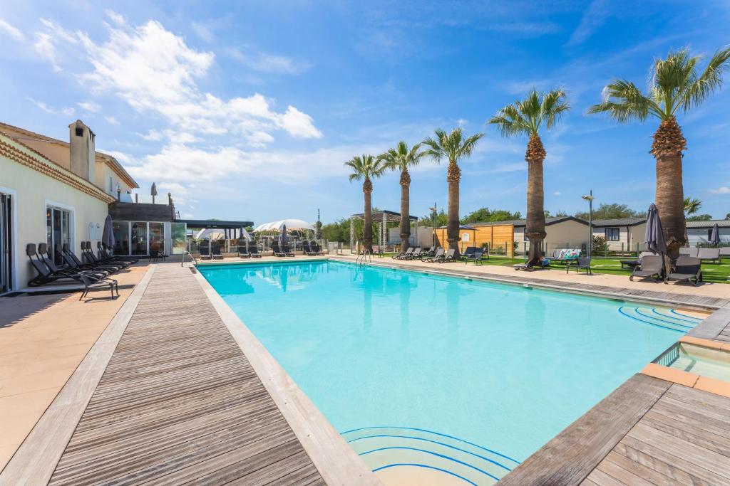Holiday Marina Resort - 3