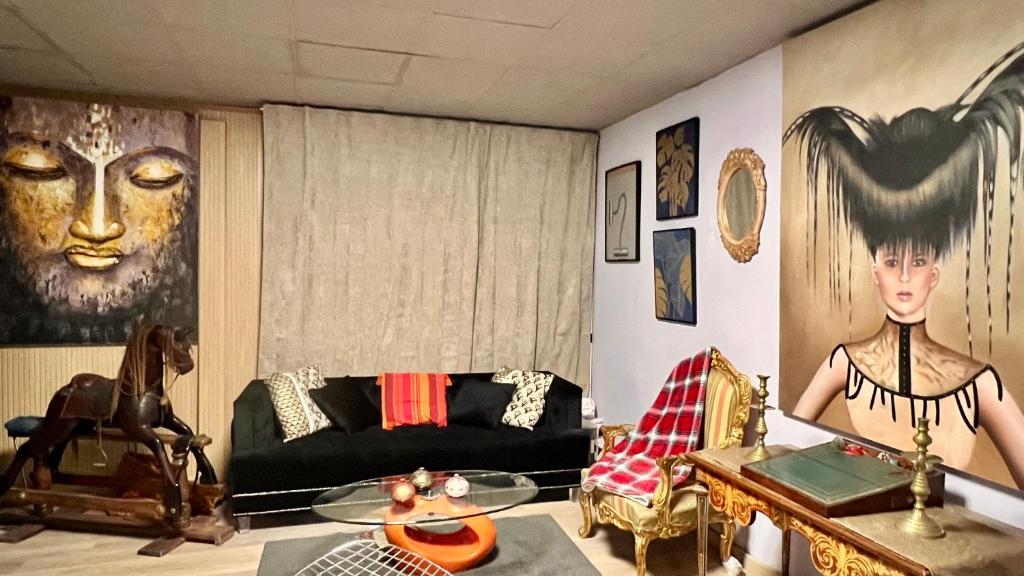 HOSTEL Pepper-Gold -STEP-FREE ENTRANCE -car- free Space-no nois-3 minutes from Port -BED ROOMS 8 GUEST 55 M2 AND 8 GUEST 65 M2 - 4