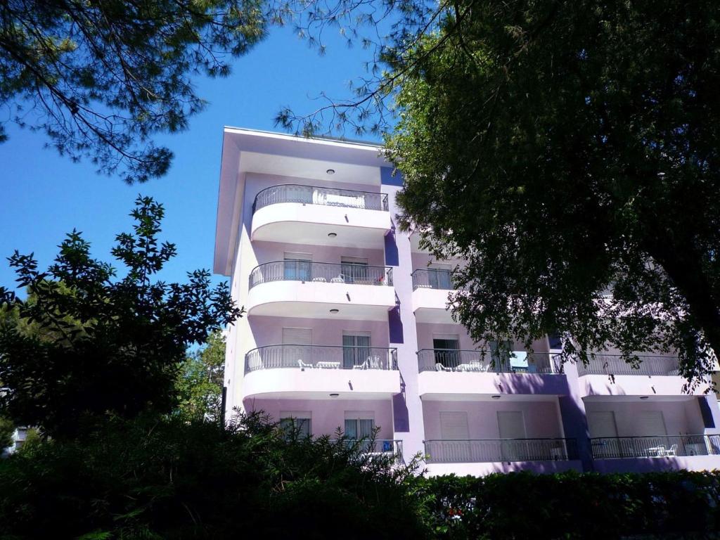 Bright studio accommodation-Beahost - 1