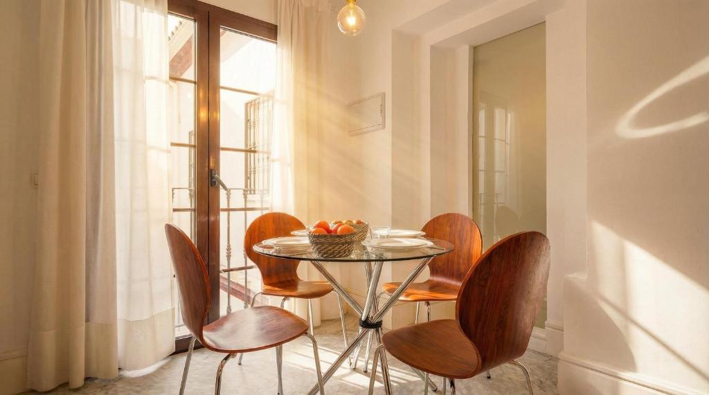 NEW Gorgeous 2-Bed Apt in Seville Center - 2