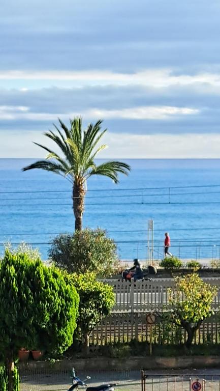 Al mare con vista codice CITRA 009049-LT-0787 - 2