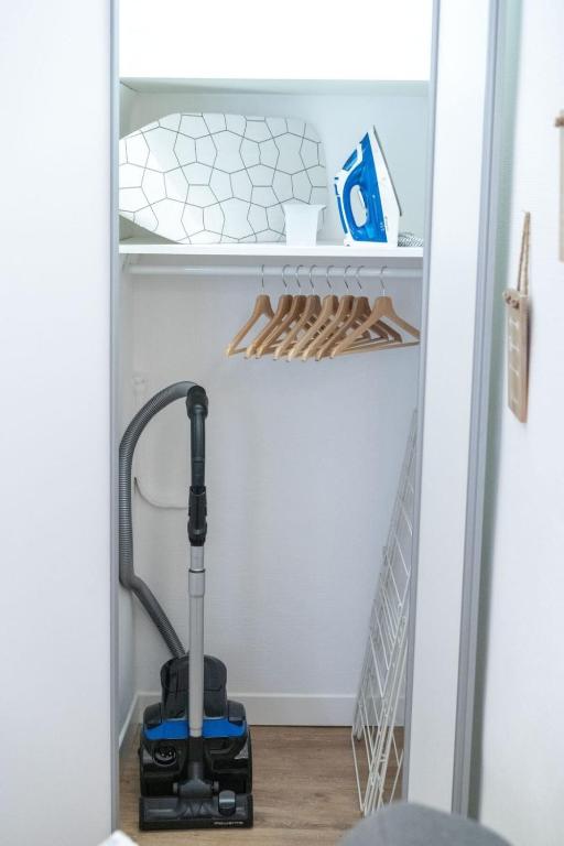 Skyscraper Fully Renovated and Cozy Studio Move-In Ready! - 4