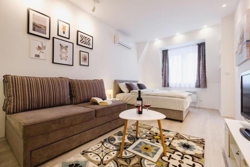 Apartment Hana Lux-Cozy Studio, Easy Parking, Near Danube - 1