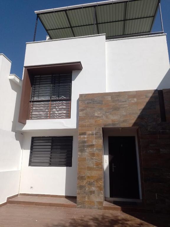 Casa Valle de Cumbres 4 habitaciones Facturamos - 2