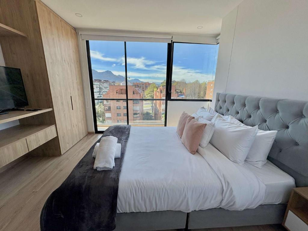 Luxury 1BR - Balcony - Coworking - City views - 2