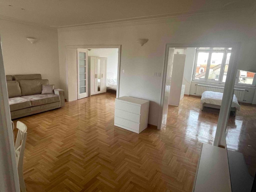 New Luxury Strict Center Apartment - 5