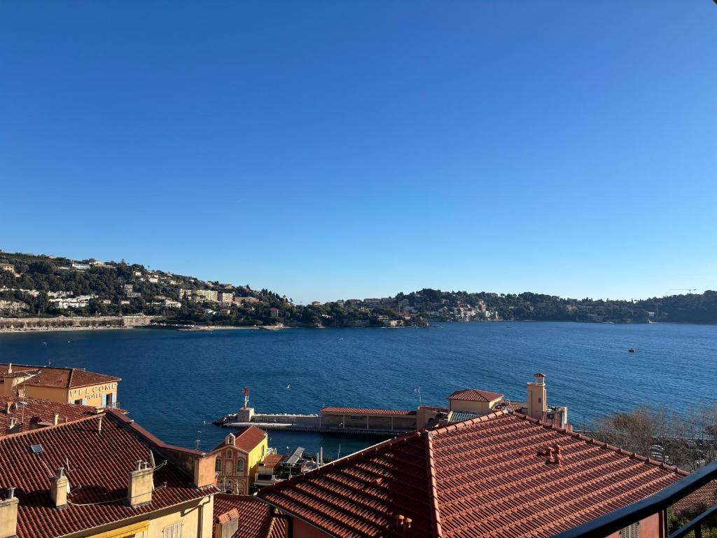 Excellent location - Sea Views - 1