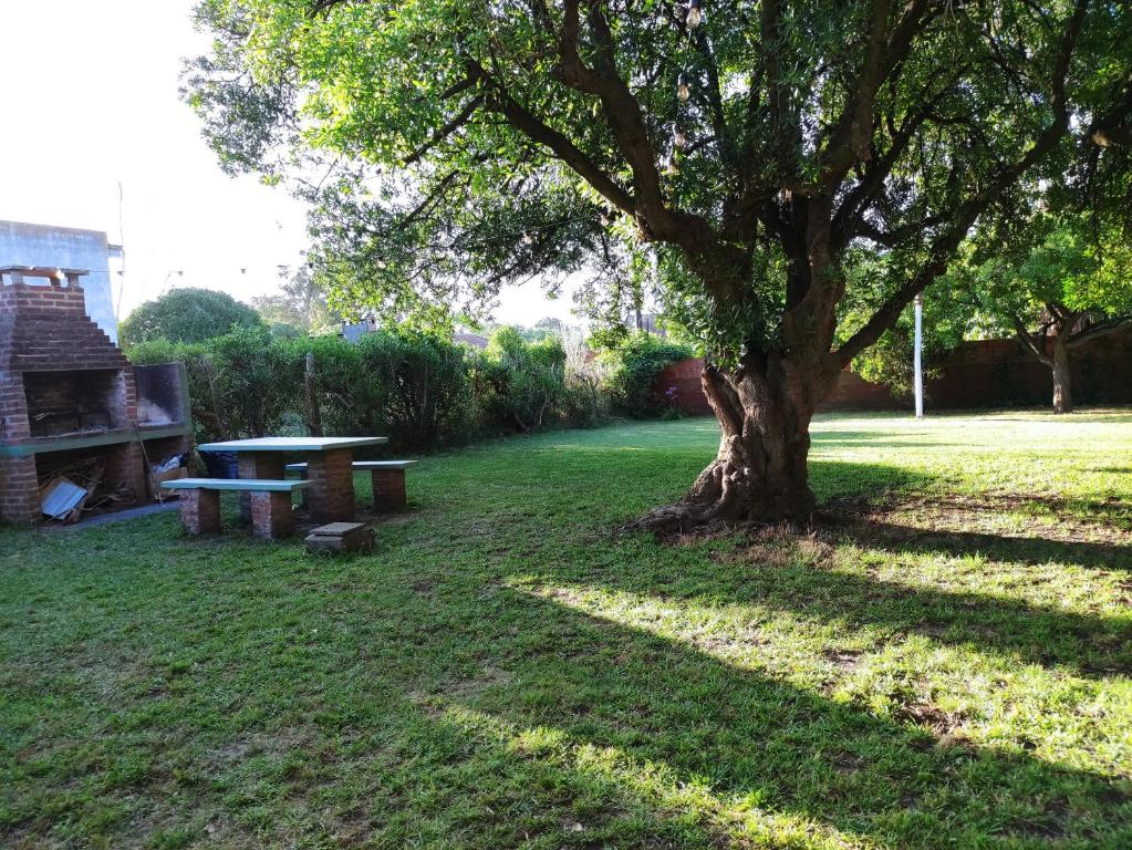 Casa para 5 personas con gran parque y parrilla en entorno natural y tranquilo a pasos de las playas del sur de Mar del plata - 2