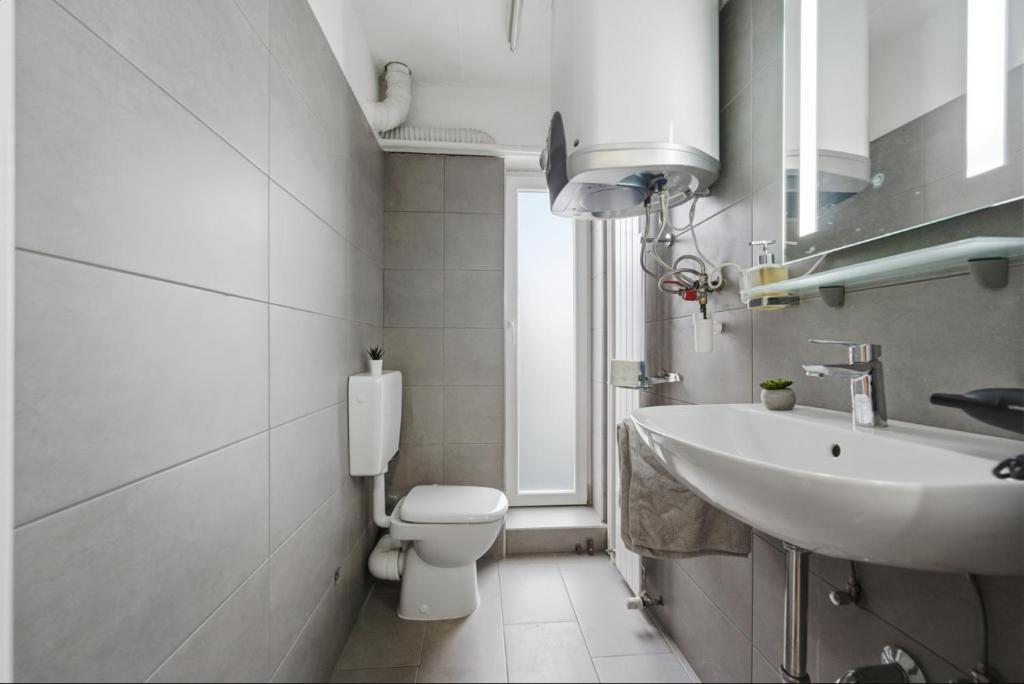 Yello Homes - Tiny Loft - 4 Personen - Flughafen - 4