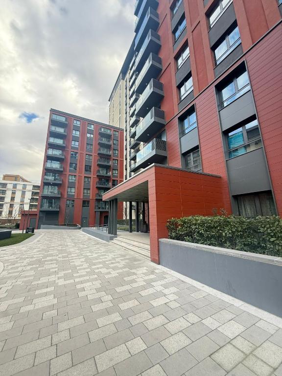 Luxurious 2BR Designer Apartment Near River & Park - 2