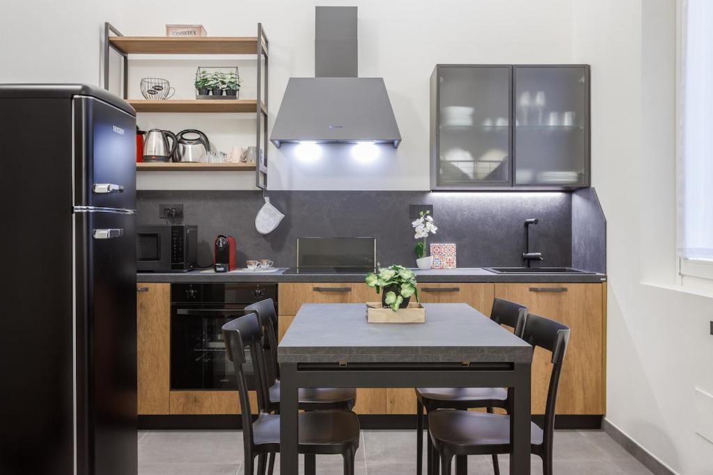 Stylish Loft with Private Garage near Ghirlandina - 2