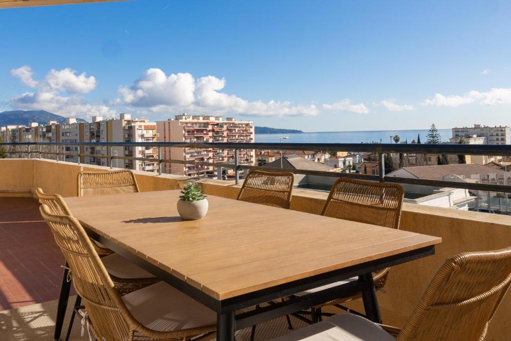 Vue mer sublime, terrasse ensoleillée et parking - 3
