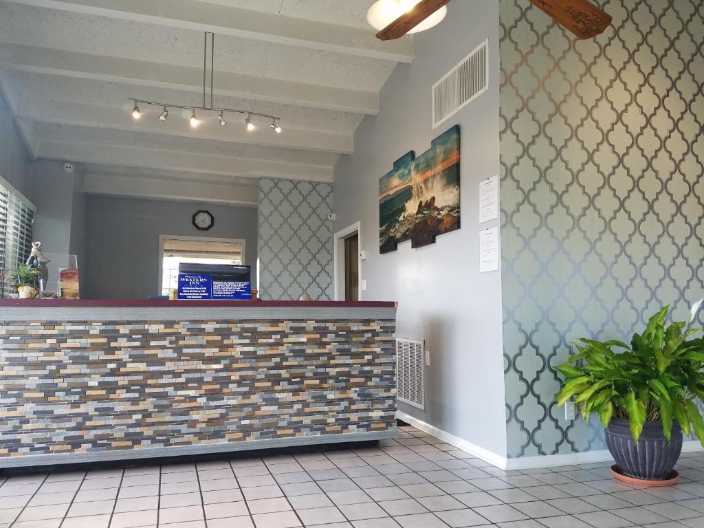 Western Inn - Pensacola photo