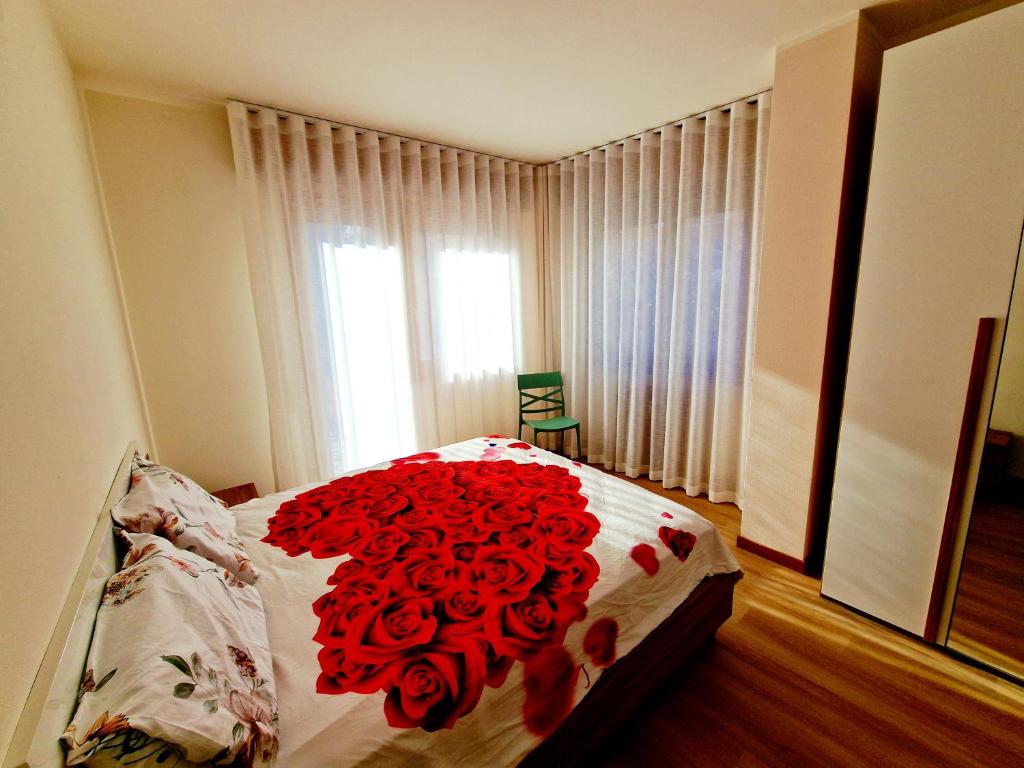 Continental - 3 Bedrooms - 60 Steps train stations & Balcony - 1