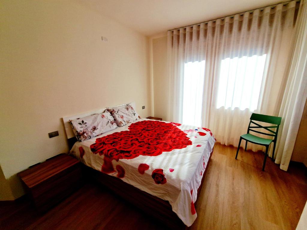 Continental - 3 Bedrooms - 60 Steps train stations & Balcony - 2