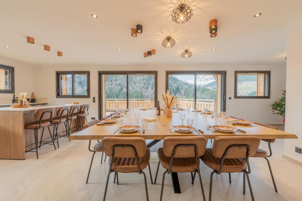 Chalet APY - Grand chalet neuf avec terrasse, 6 chambres en-suite , wifi, balcon, etc - 5