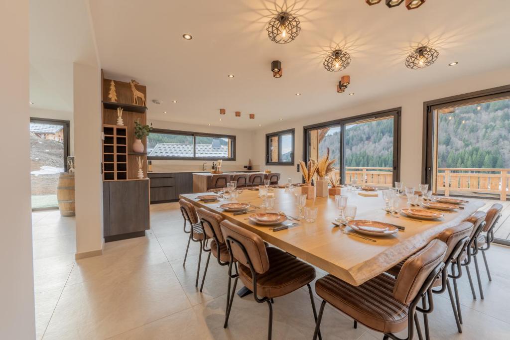 Chalet APY - Grand chalet neuf avec terrasse, 6 chambres en-suite , wifi, balcon, etc - 4