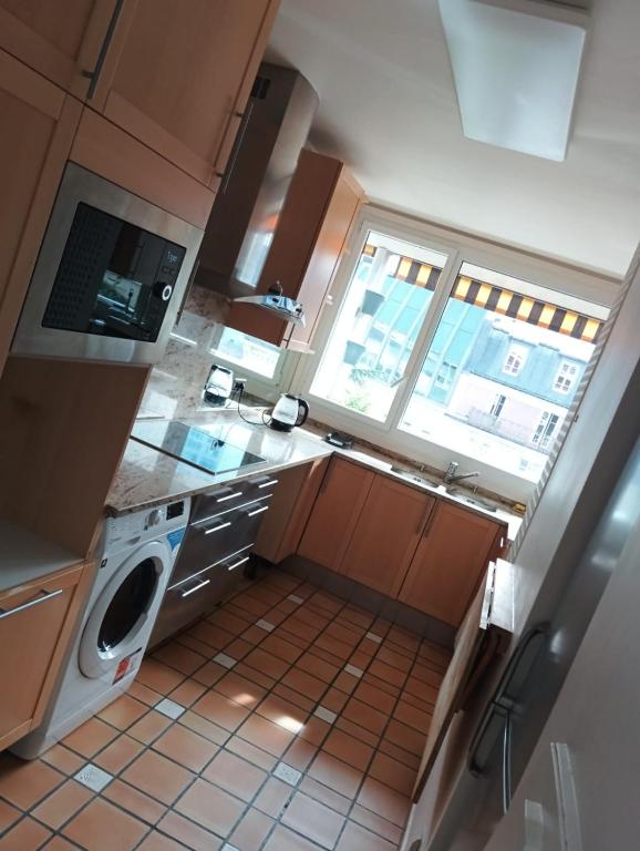 Eiffel Tower spacious 2-bedroom, 2-bathroom quiet apartment, elegant and peaceful - 2
