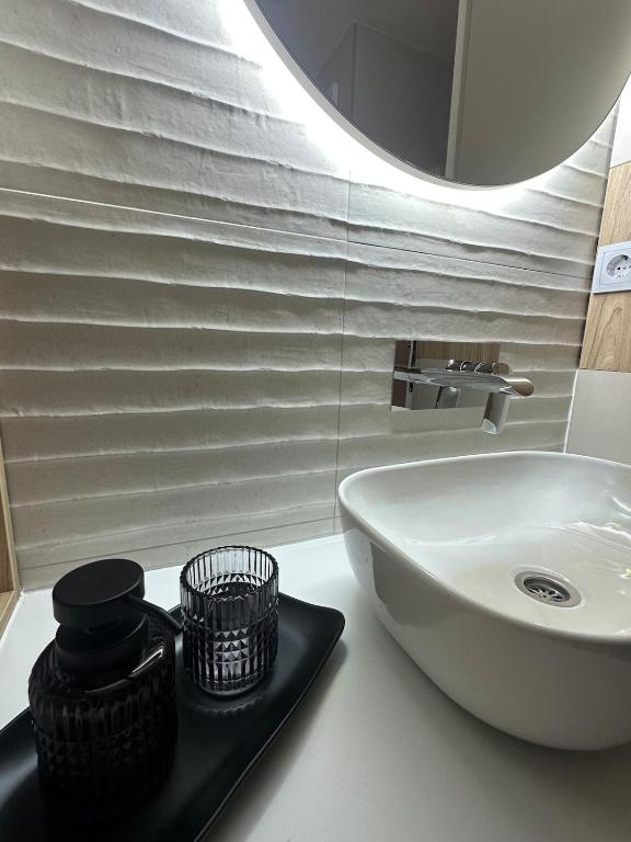 Stylish Renovated Apartment - Sarajevo City Center - 5