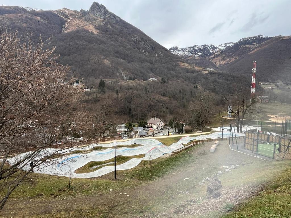 Appartement 2-4 personnes avec 1 chambre - Résidence les 100 lacs à Cauterets avec balcon et piscine chauffée - 3