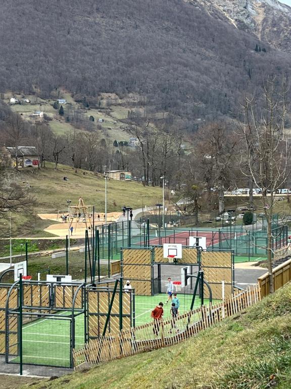 Appartement 2-4 personnes avec 1 chambre - Résidence les 100 lacs à Cauterets avec balcon et piscine chauffée - 2