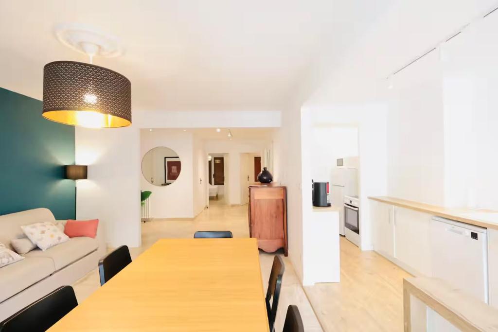 Appartement T3 lumineux - 6 pers - Hypercentre - Climatisé - Gare SNCF à 200 m - Parking privé - Mer à 100 m - 1