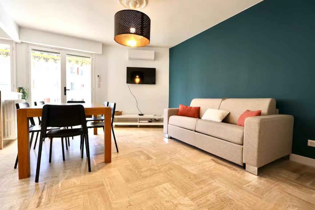 Appartement T3 lumineux - 6 pers - Hypercentre - Climatisé - Gare SNCF à 200 m - Parking privé - Mer à 100 m - 2