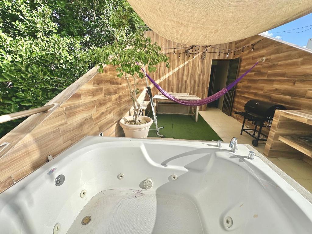 Penthouse Terraza & Jacuzzi Panorámicos, playas-cenotes y la Quinta Avenida todo caminando a 10 minutos! Muy amplio 2 niveles, excelente ubicación centro de Playa del Carmen, cerca de restaurantes, bares, área de coworking incluida para nómadas digitales! - 5