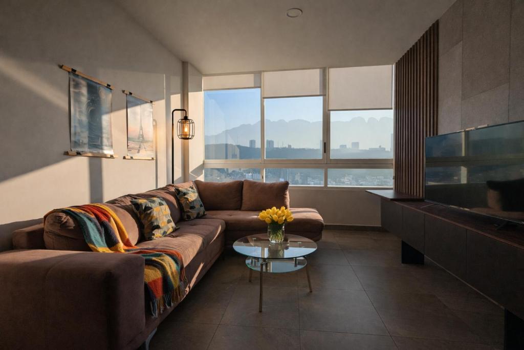 Stylish Panoramic Views City Loft - 3