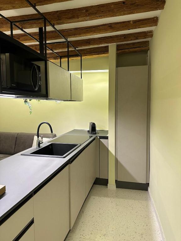 Canal View Boutique Apartment - 3