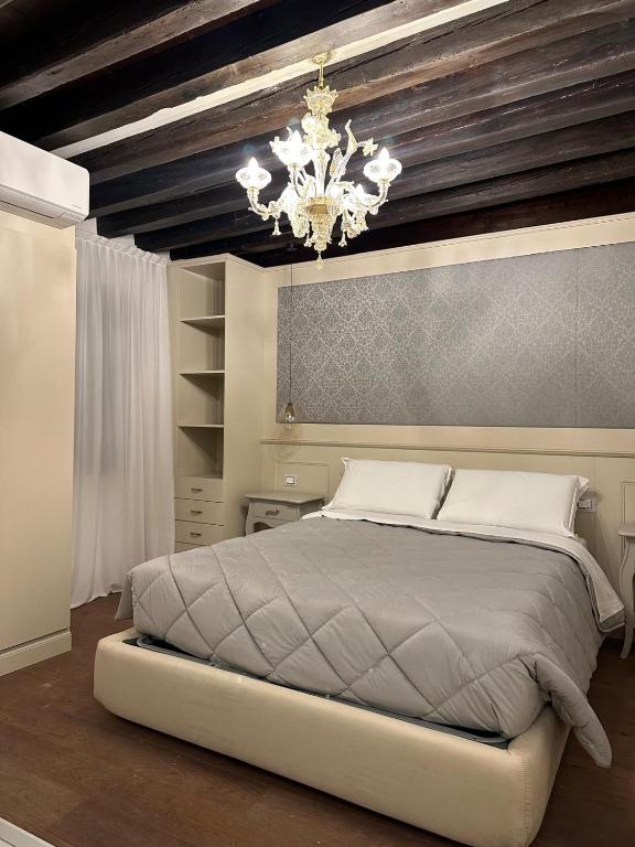 Canal View Boutique Apartment - 4