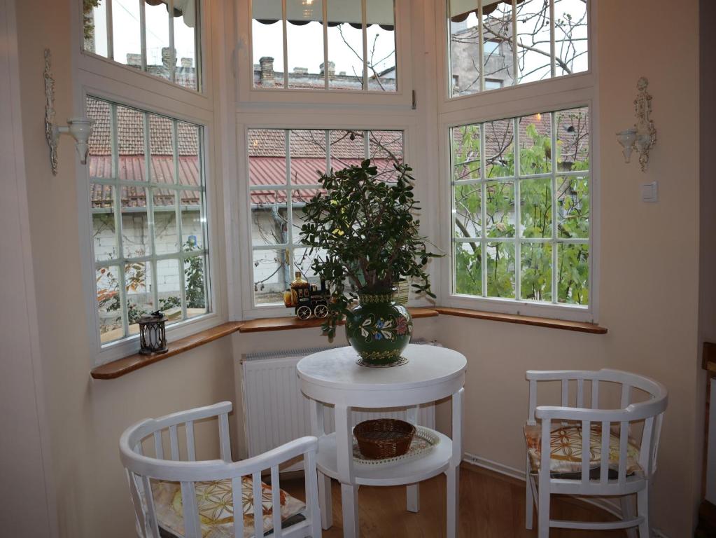 Golden Sun Salon - 3