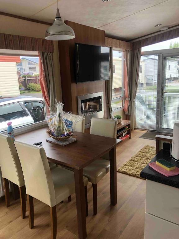 Lyons Robin Hood Caravan, Rhyl photo 4