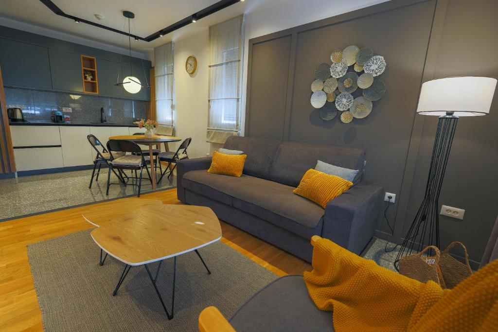 Mia's Modern Mountain - 5