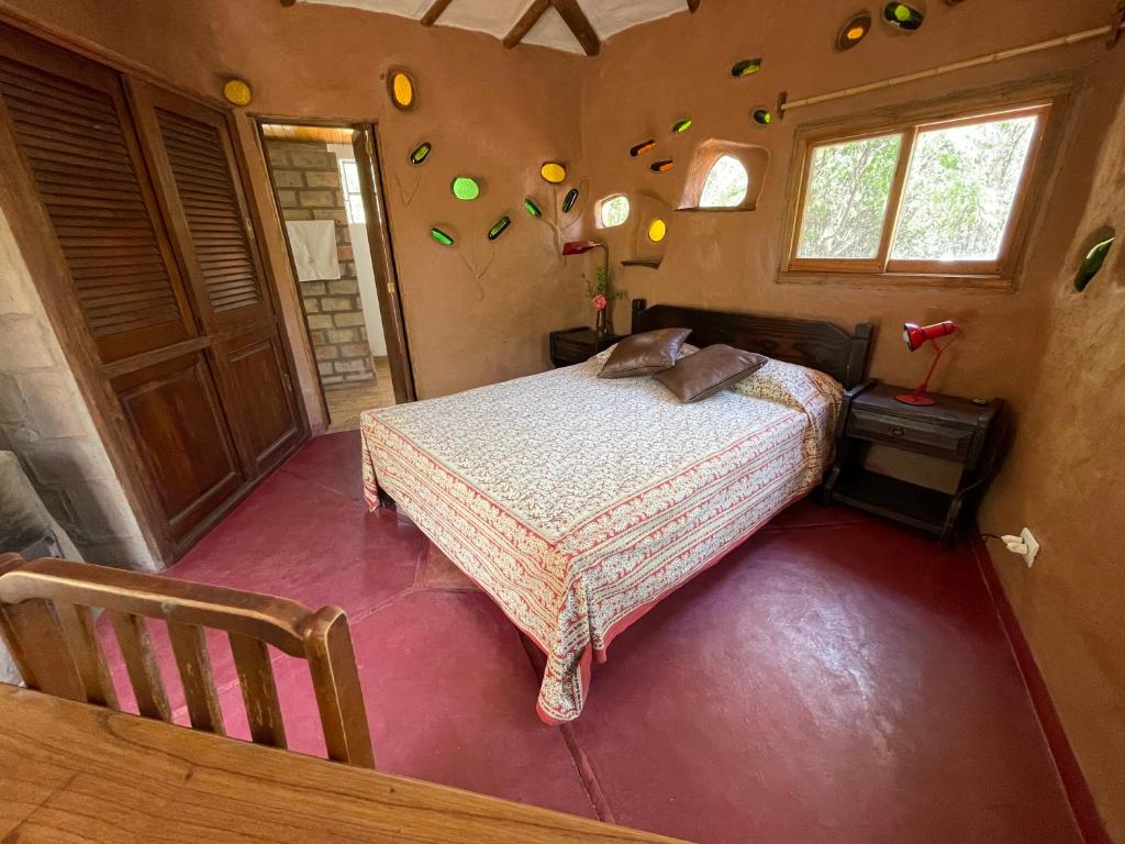 Cabañita de bioconstrucción en eco-lab Yacumama - 3