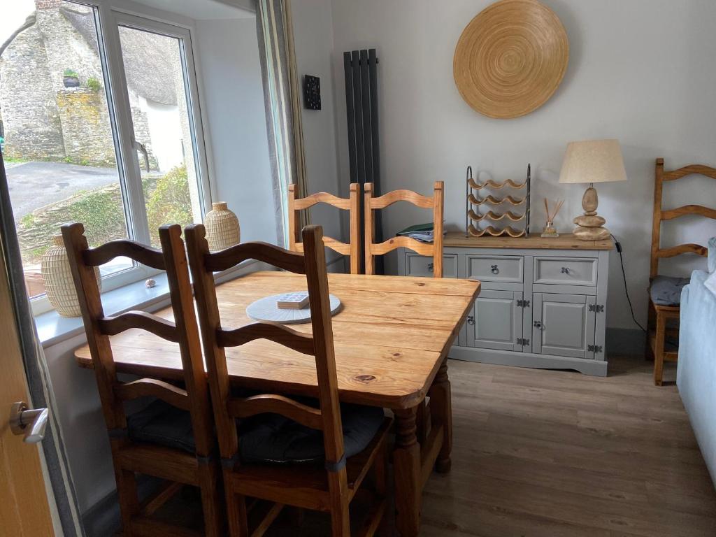 Croak Cottage, Frogmore photo 5