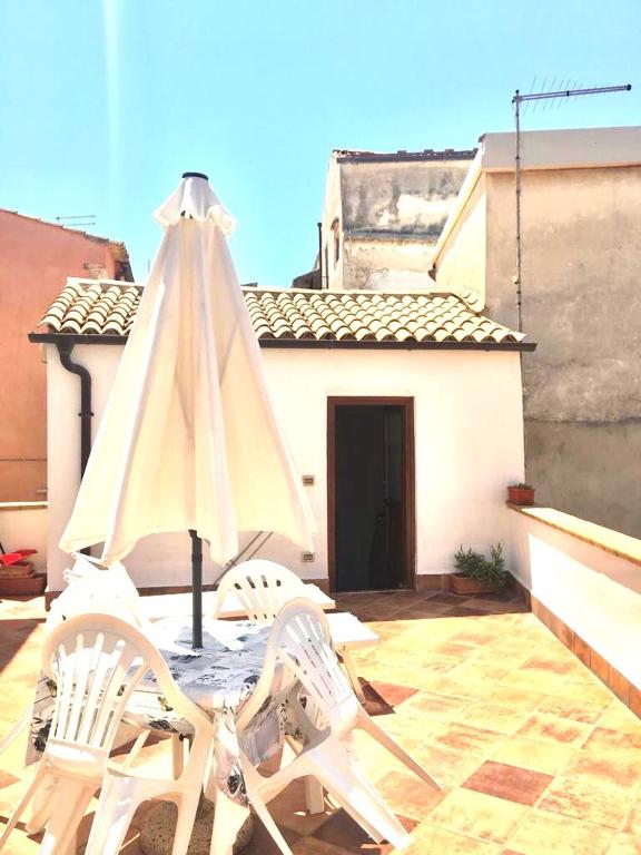 La casa con il terrazzo,via arizzi Ortigia - 2