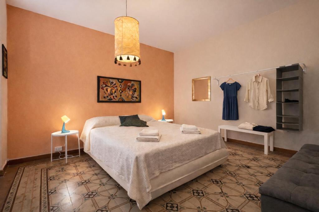 Central Apartment on Via del Battistero - 2