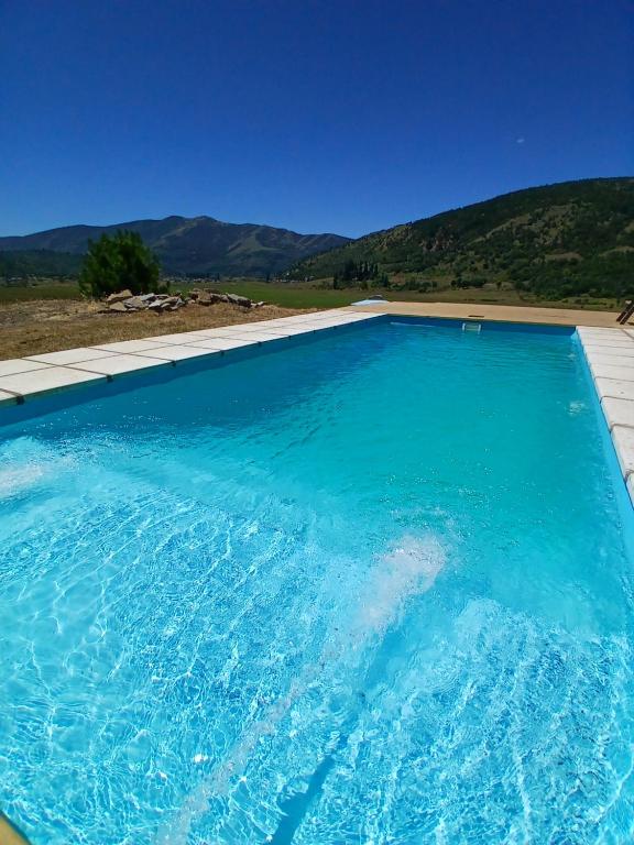 Exclusiva Casa con Piscina en Barrio Privado de San Martin de los Andes - 1