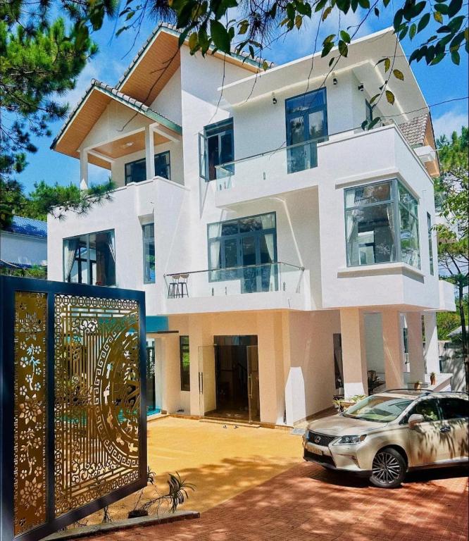 HeniSi 2 Hotel Mang Đen