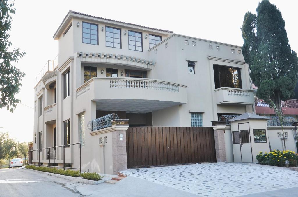 Reina Boutique Hotel 外観