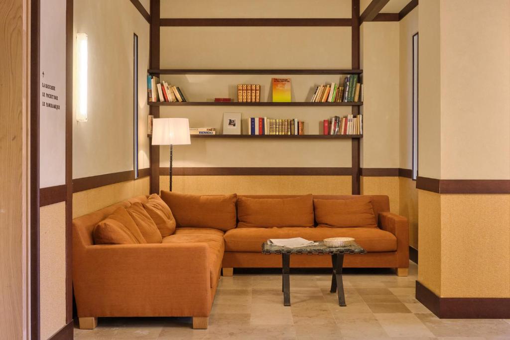 フロント・ロビー