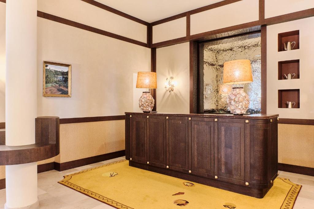 フロント・ロビー