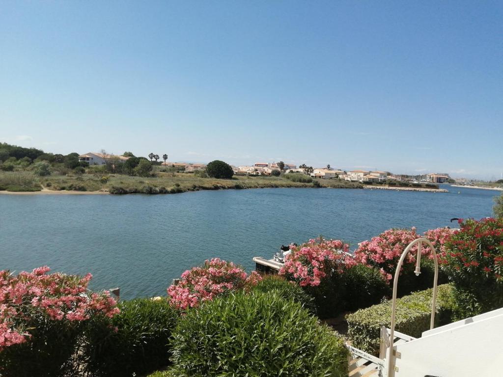 VUE LAGUNE ET BATEAUX A 100M DE LA PLAGE - 2