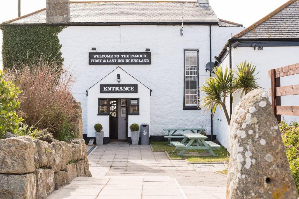 The Timber Lodge, Sennen photo 4